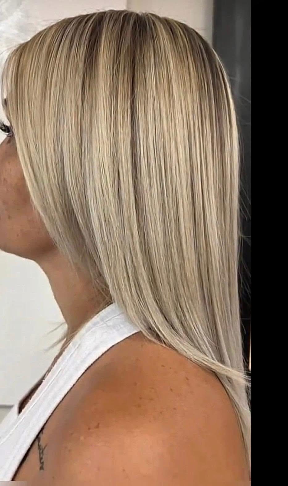 Rubio cremoso con highlights multidimensionales por Grace Glamour